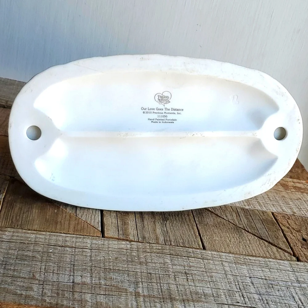 Precious Moments "Our Love Goes the Distance" - Picture 5 of 9